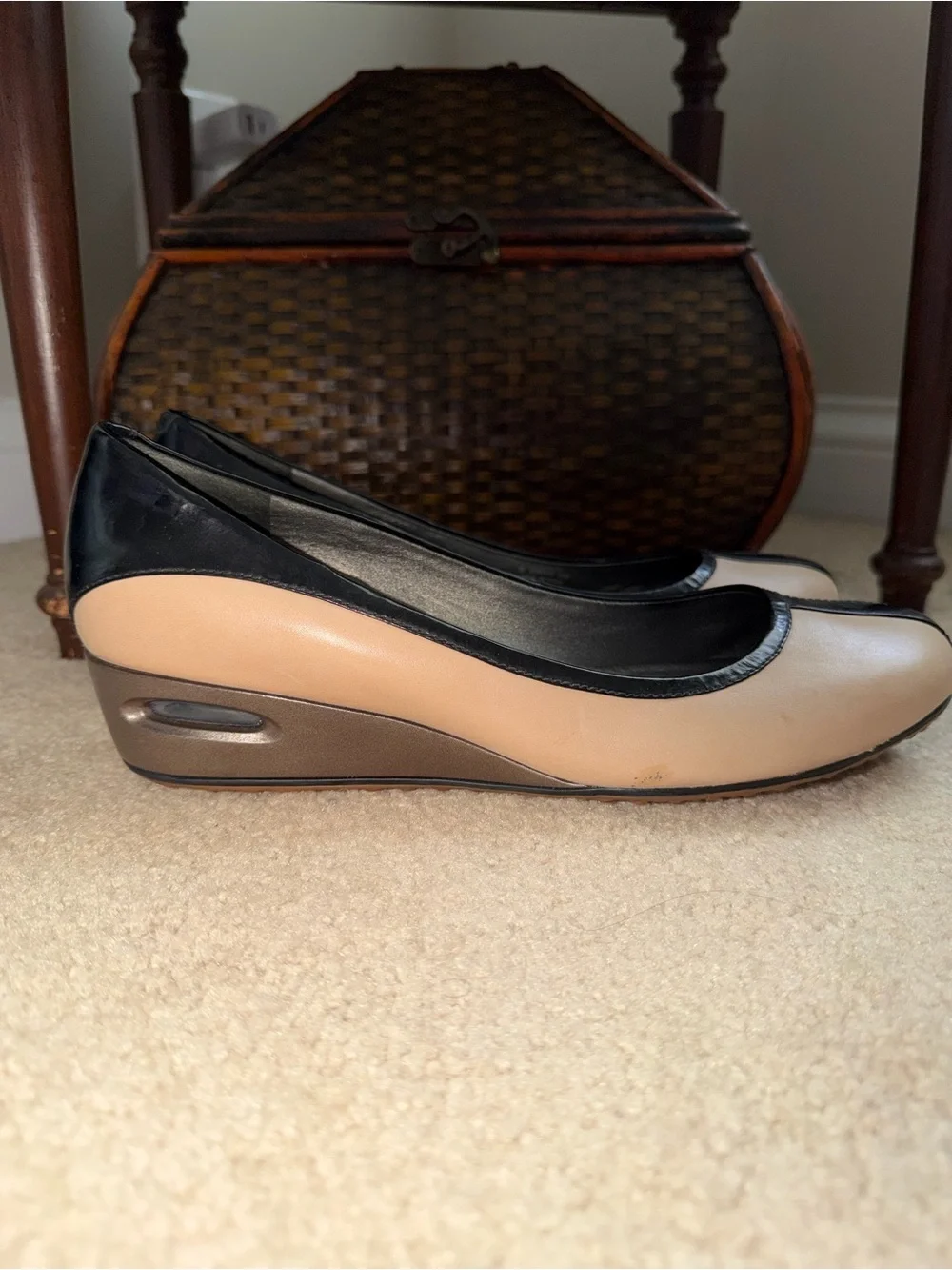 Cole Haan Nike Air Beige Black Colorblock Wedge Pumps Size 9.5B Comfort Shoes